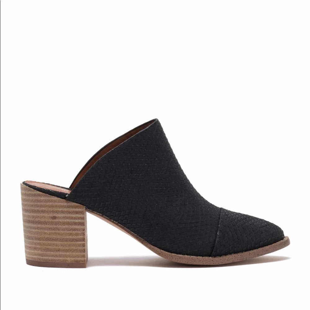 Tosh Snake Embossed Mule